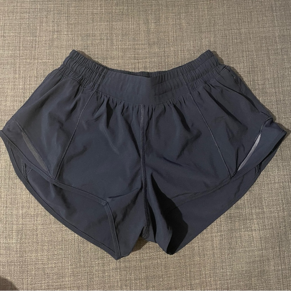 Lululemon Hotty Hot shorts 2.5 in